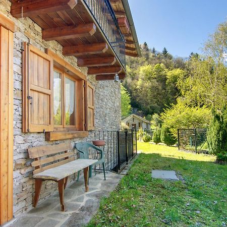 Lake And Mountain Holiday Sacco  Exterior foto