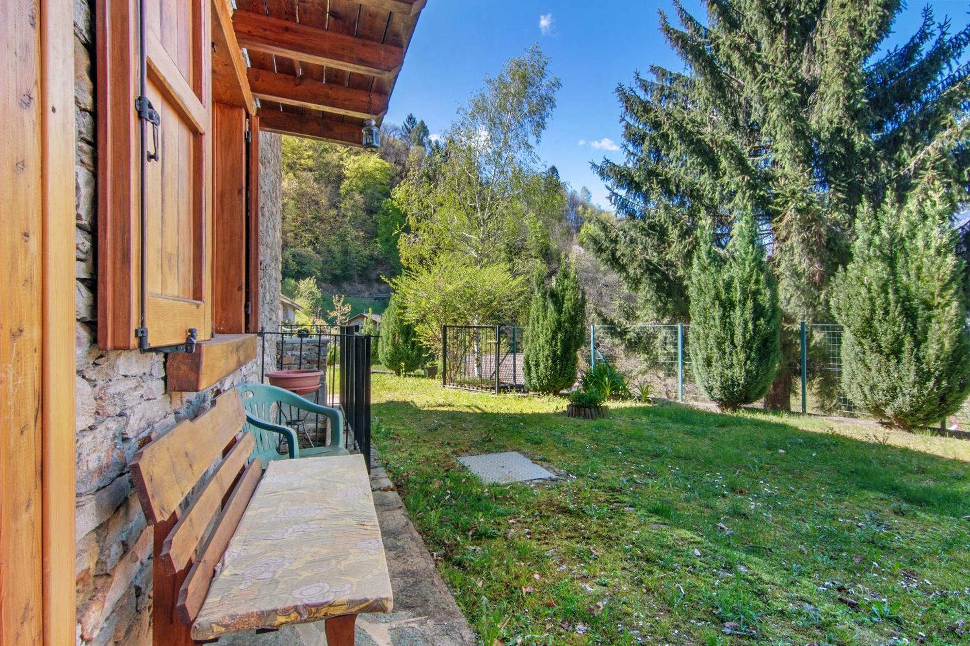 Lake And Mountain Holiday Sacco  Exterior foto